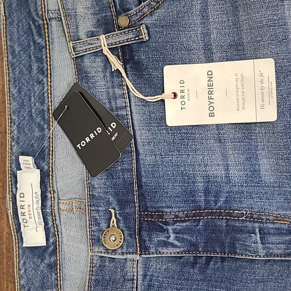 NWT Torrid Jeans Women's sz 30 Boyfriend Rolled Hem Crop Denim Jean - Picture 11 of 14
